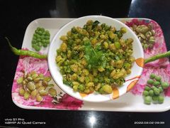 Avarekalu and Raw Green peas Sundal